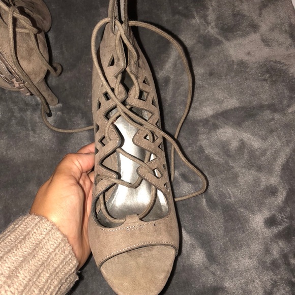 Lace up heels - Picture 4 of 5